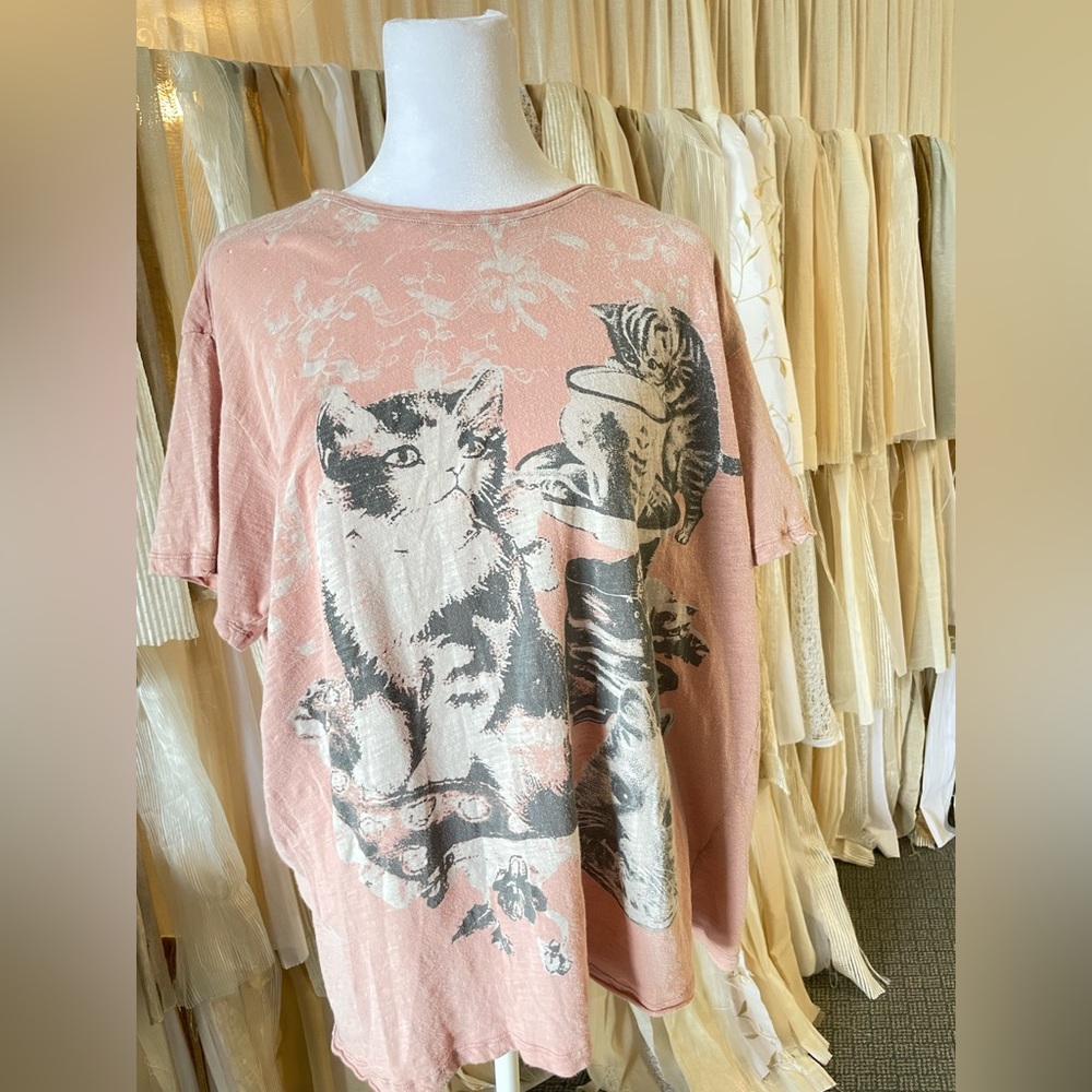 MAGNOLIA PEARL CAT T SHIRT